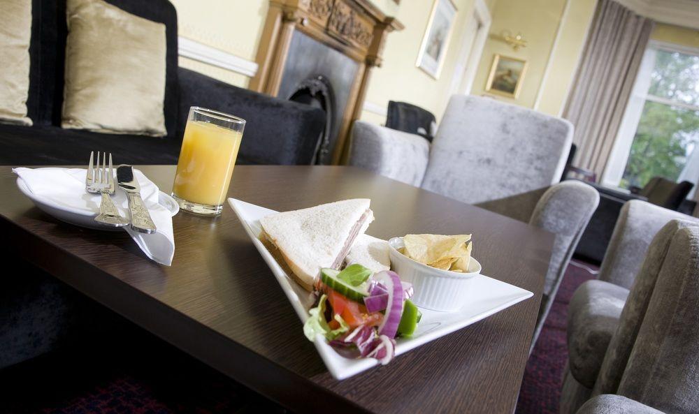 The Invercauld Arms Hotel Ballater Exteriör bild