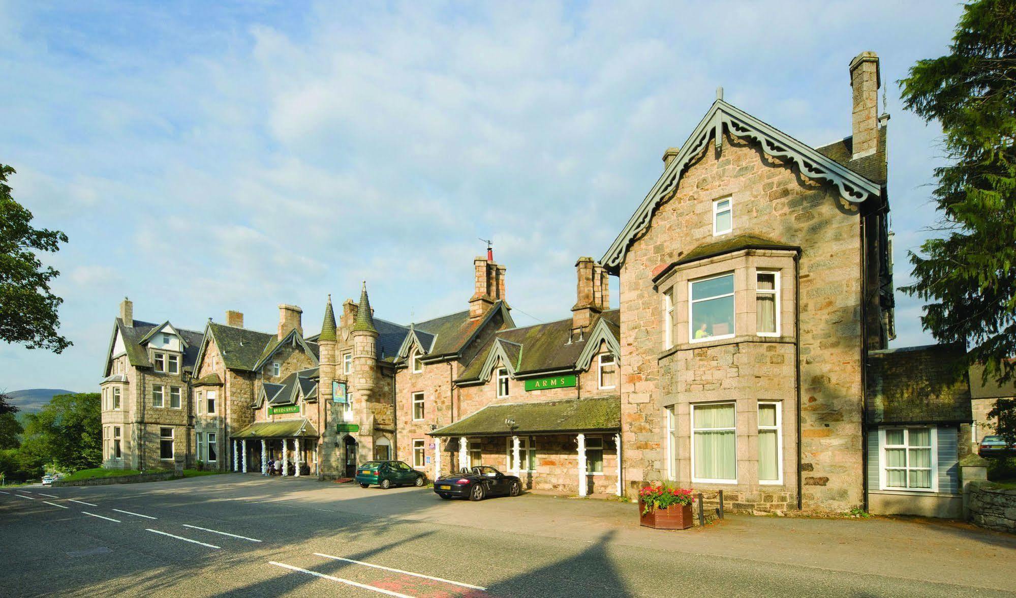 The Invercauld Arms Hotel Ballater Exteriör bild