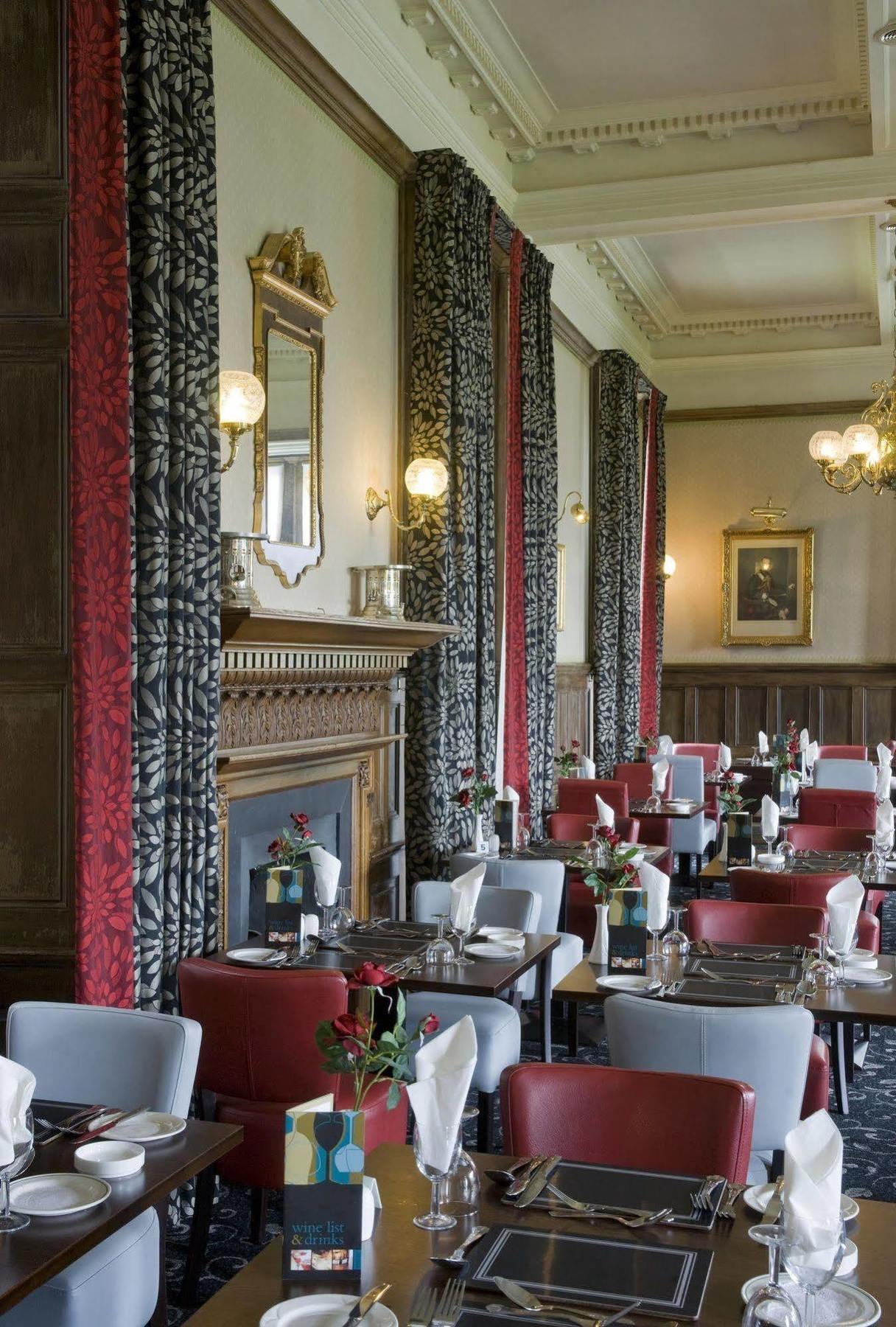 The Invercauld Arms Hotel Ballater Exteriör bild