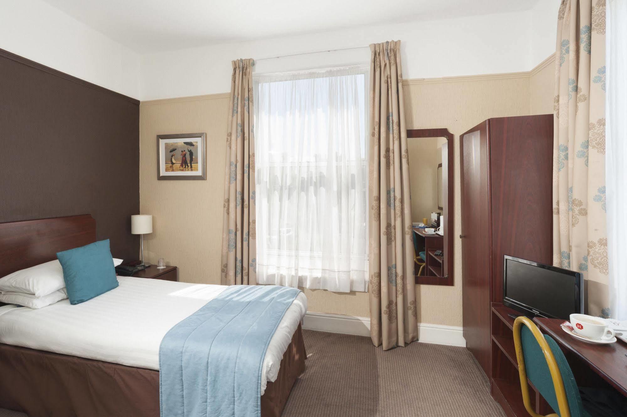 The Invercauld Arms Hotel Ballater Exteriör bild
