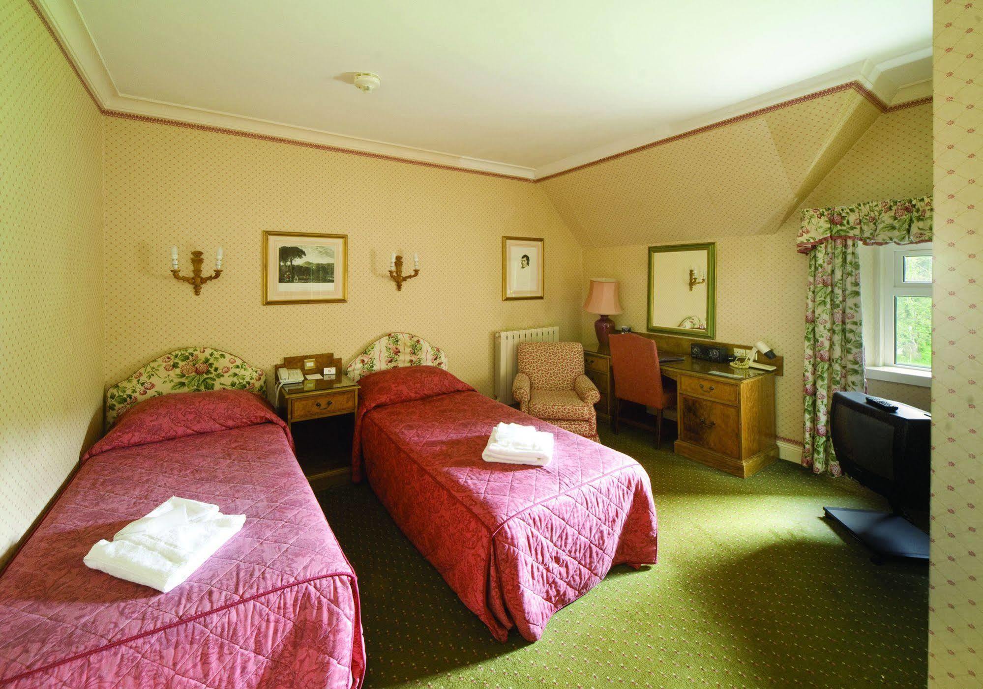 The Invercauld Arms Hotel Ballater Exteriör bild