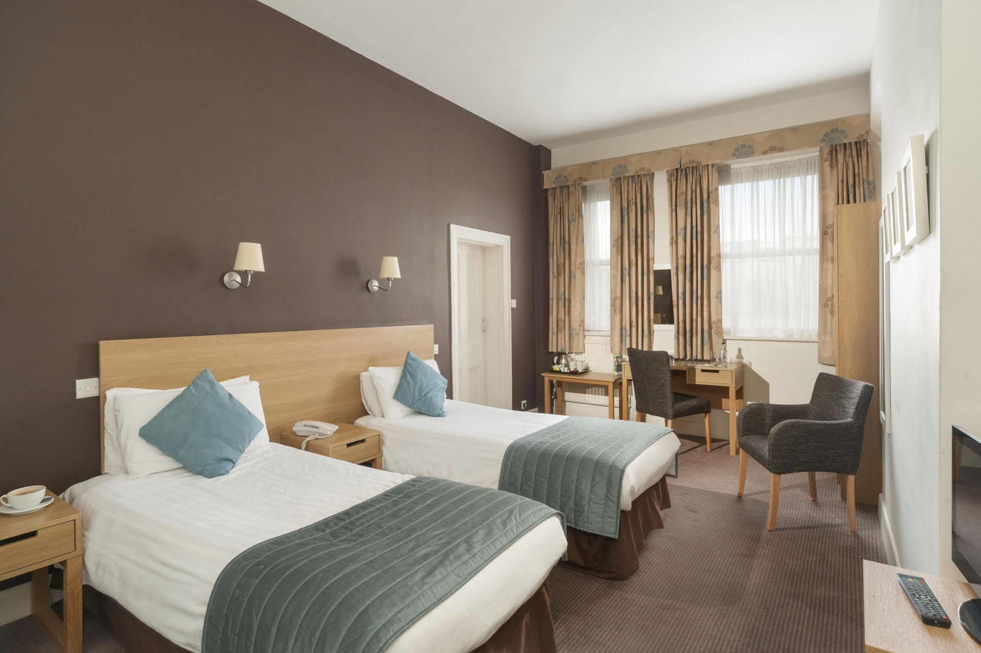 The Invercauld Arms Hotel Ballater Exteriör bild