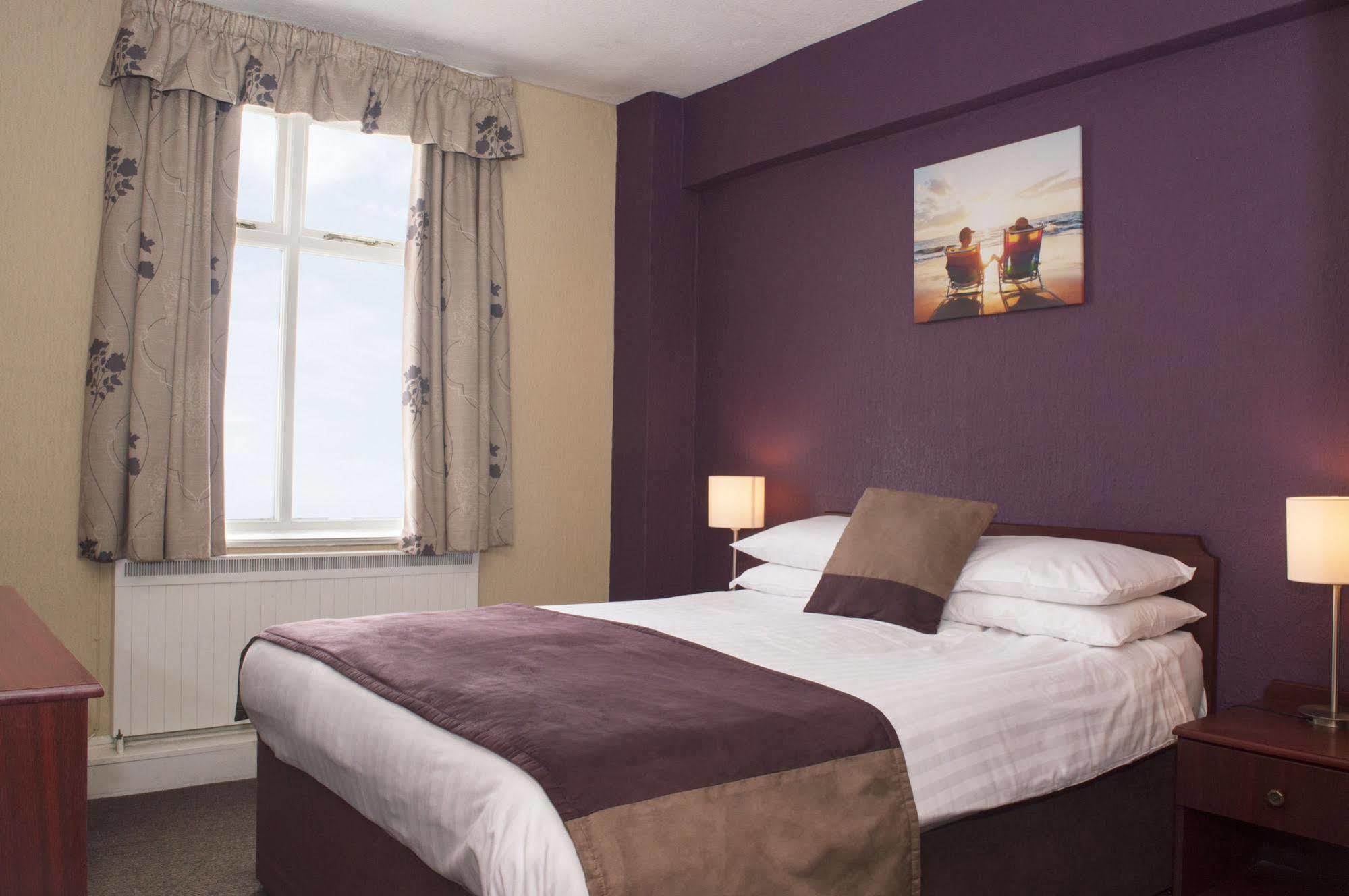 The Invercauld Arms Hotel Ballater Exteriör bild